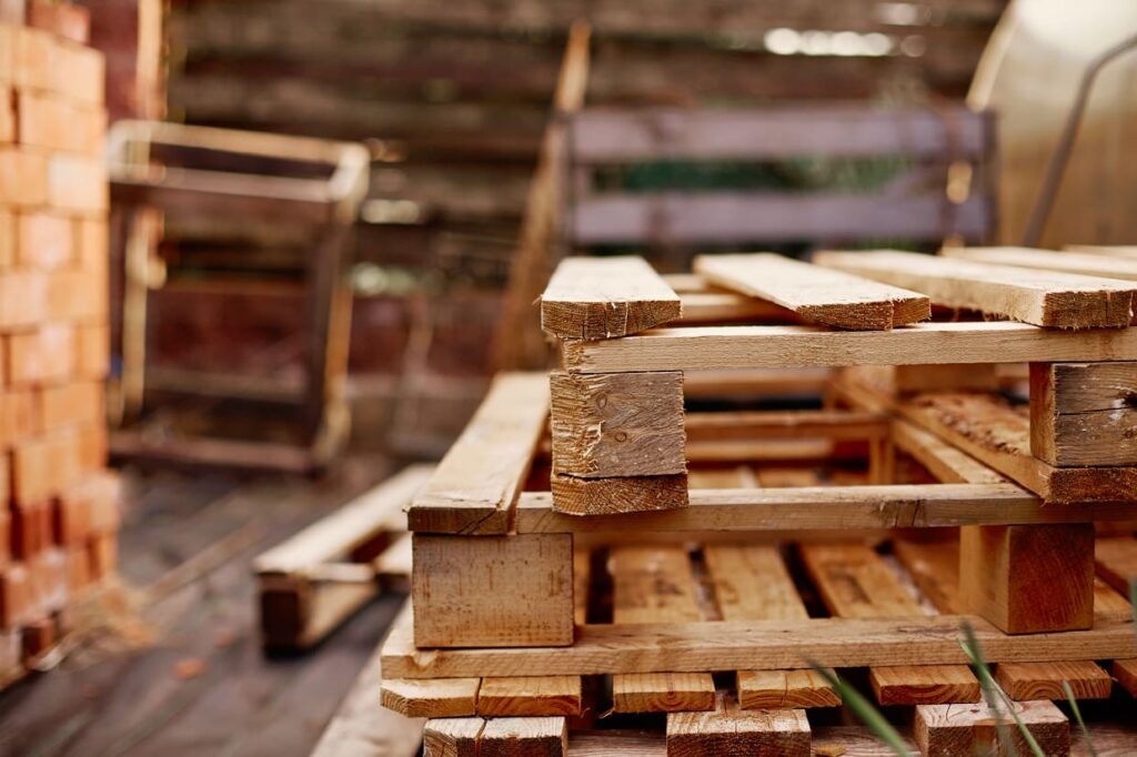 6 BENEFITS AND USES OF WOODEN PALLETS